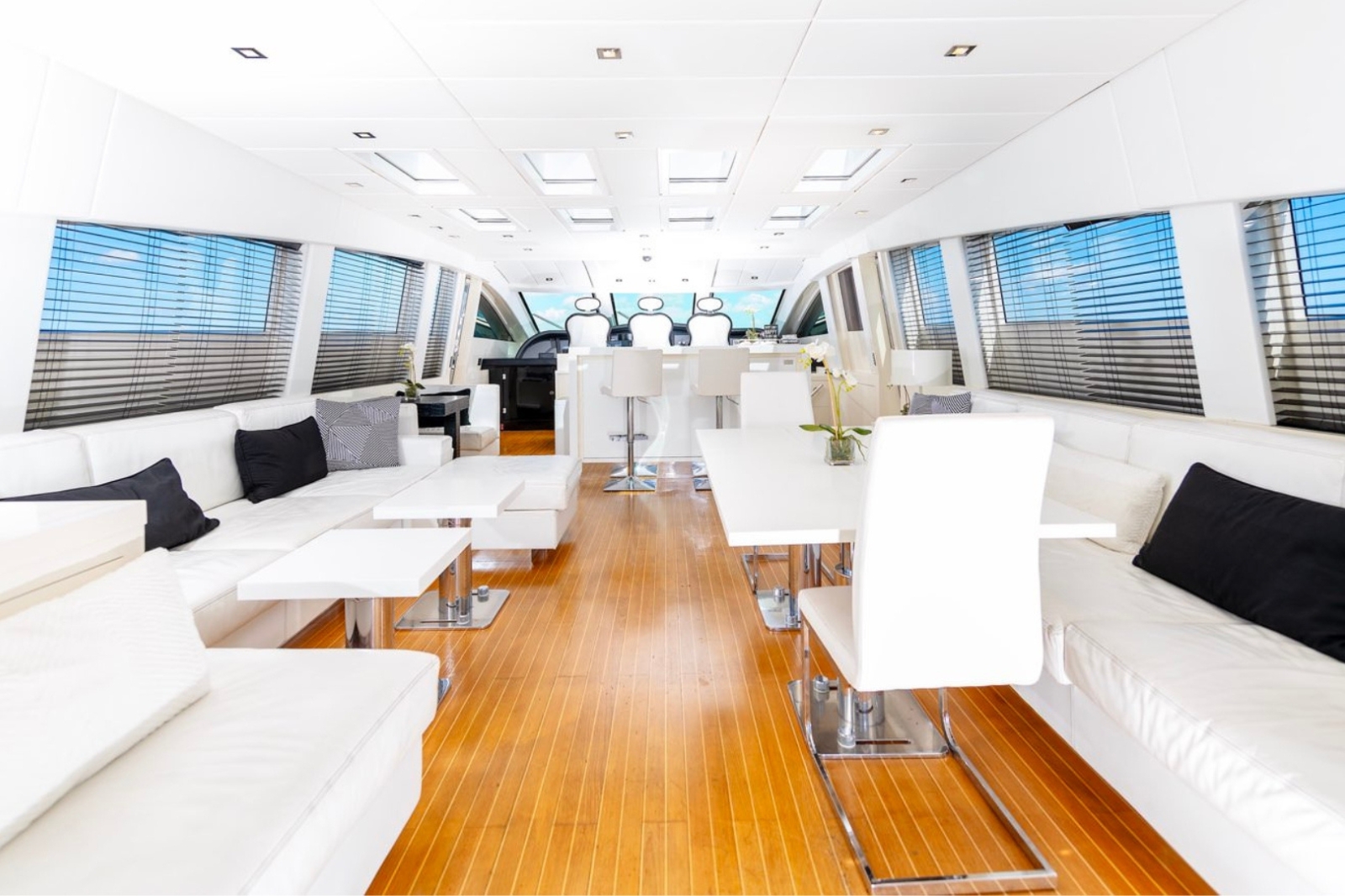 102' Leo R yacht charter Miami photo 7