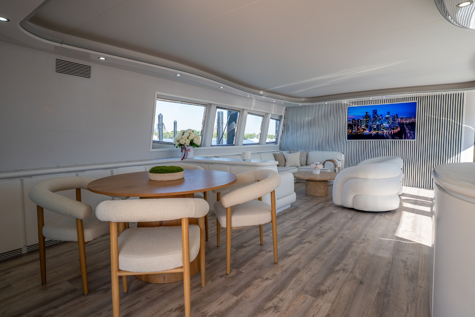 110' Ant yacht charter Miami photo 4