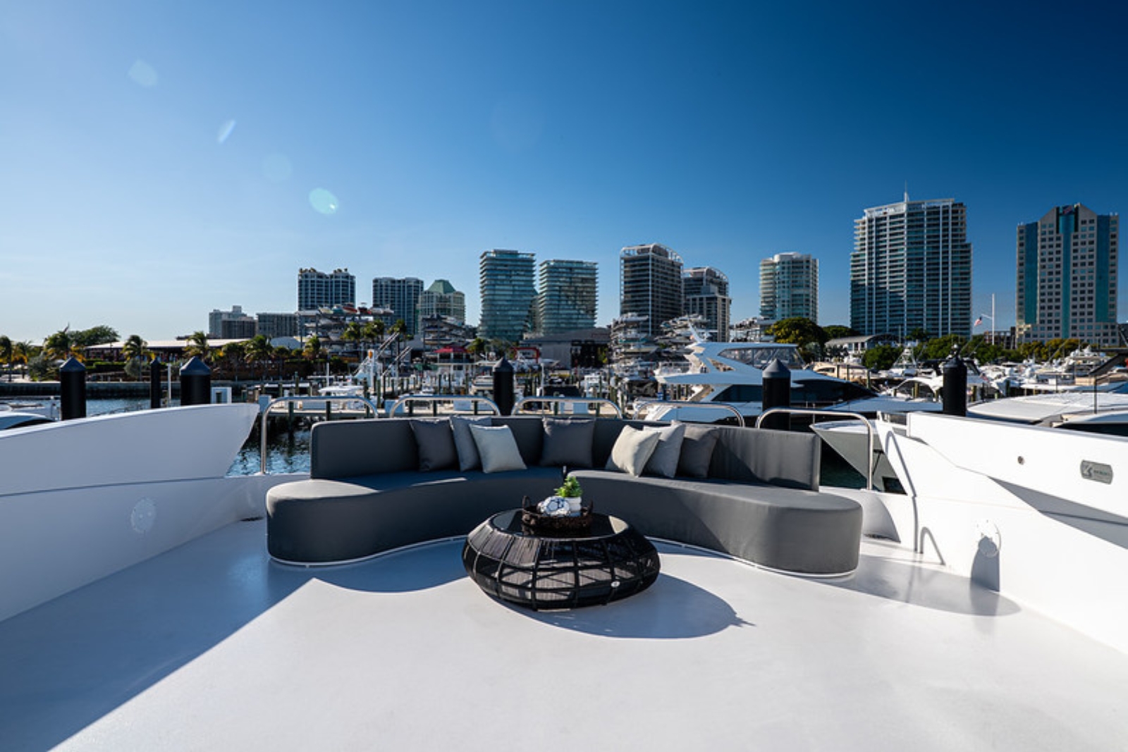 110' Ant yacht charter Miami photo 7
