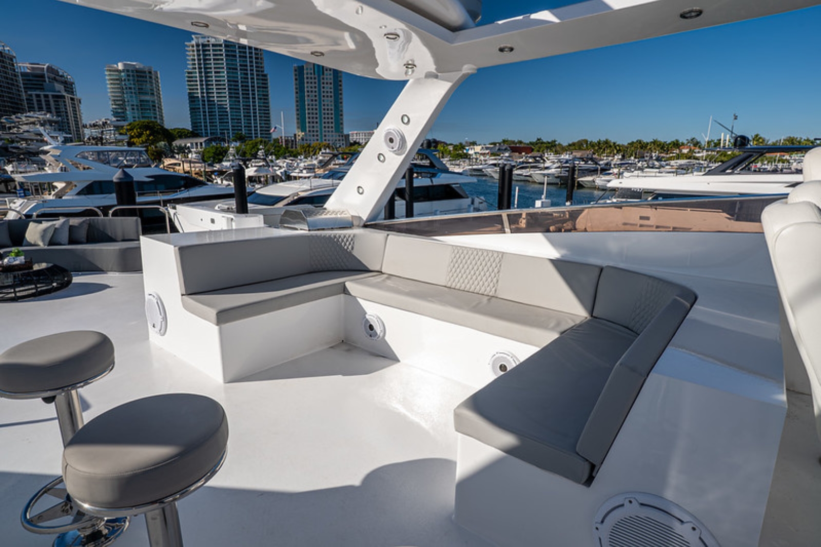 110' Ant yacht charter Miami photo 8