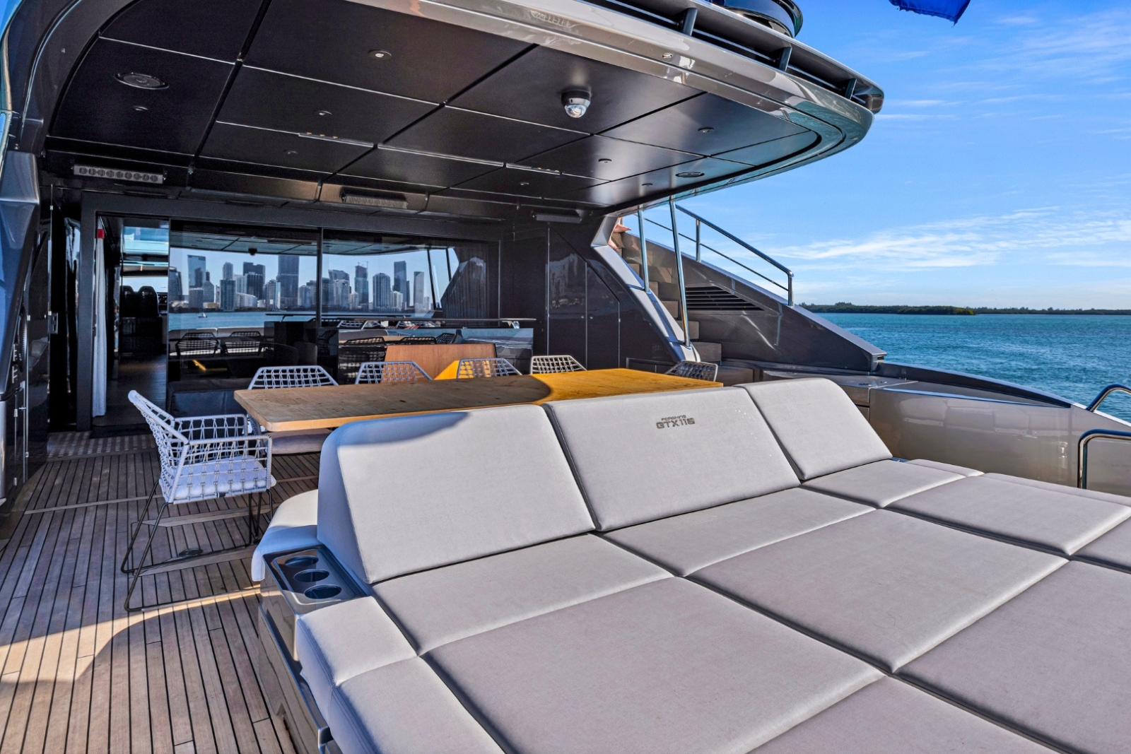 116' Pershing GTX yacht charter Miami photo 5