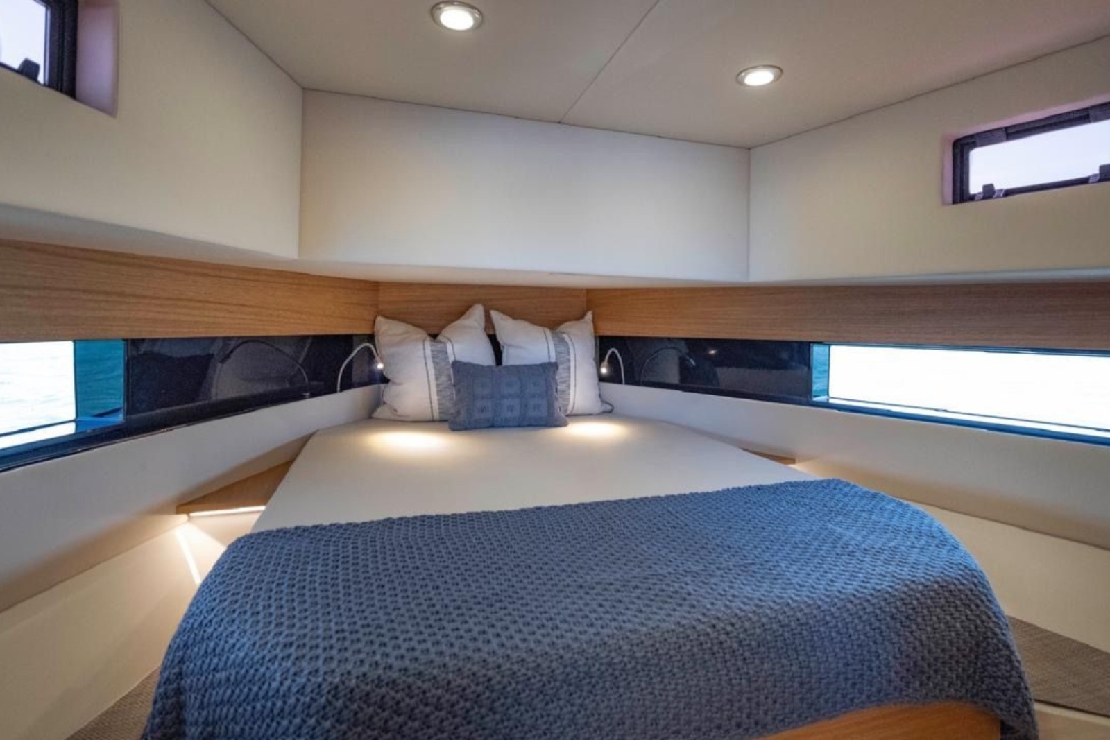 42' De Antonio yacht charter Miami photo 7