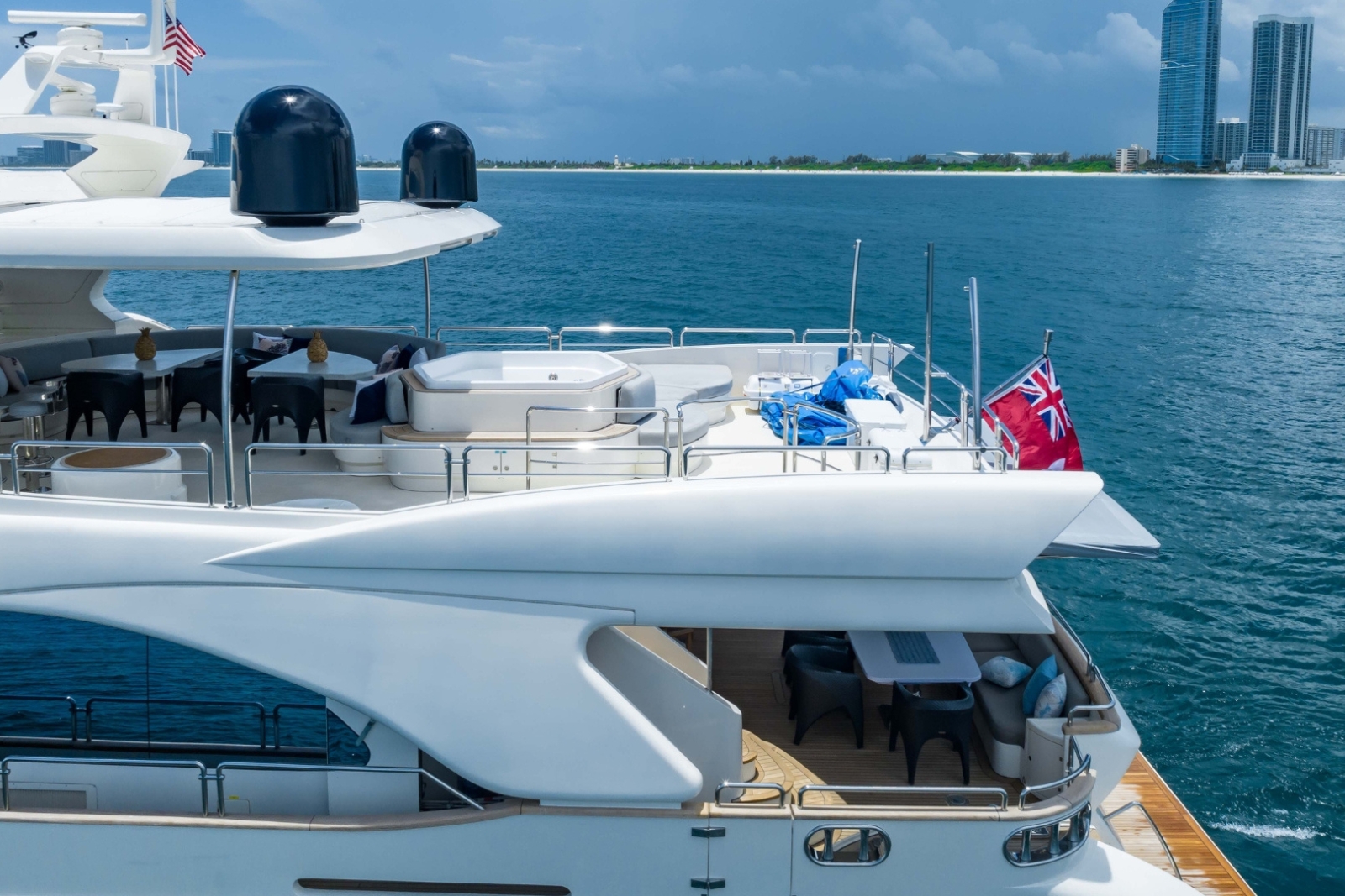 116' Azimut yacht charter Miami photo 3