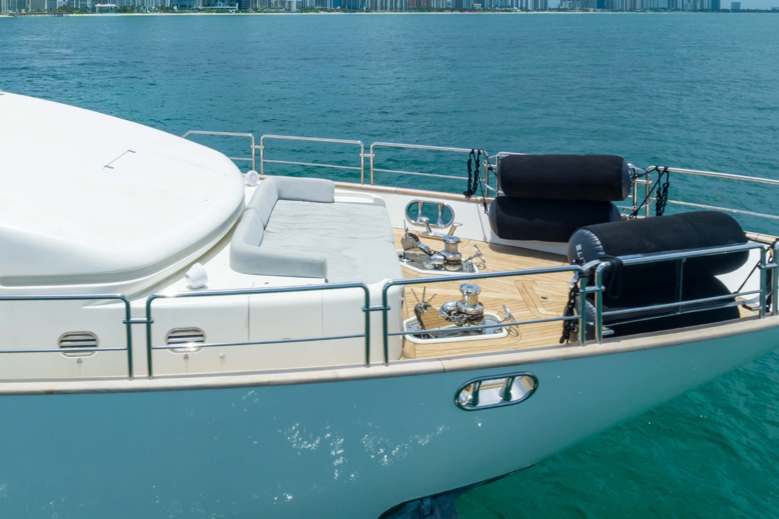 116' Azimut yacht charter Miami photo 4