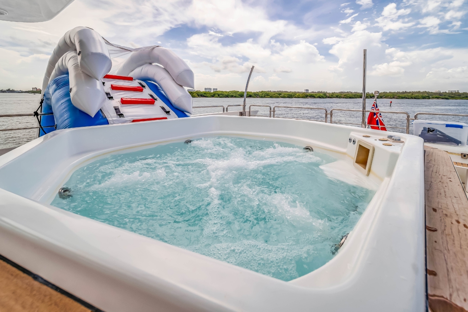 116' Azimut yacht charter Miami photo 6