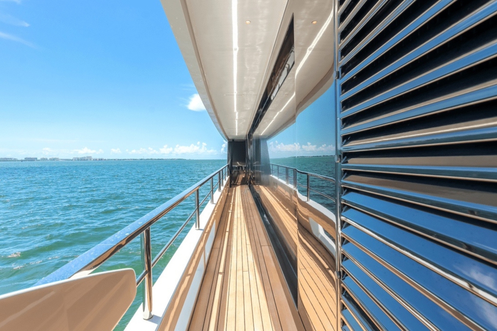 118' Azimut 11 yacht charter Miami photo 5