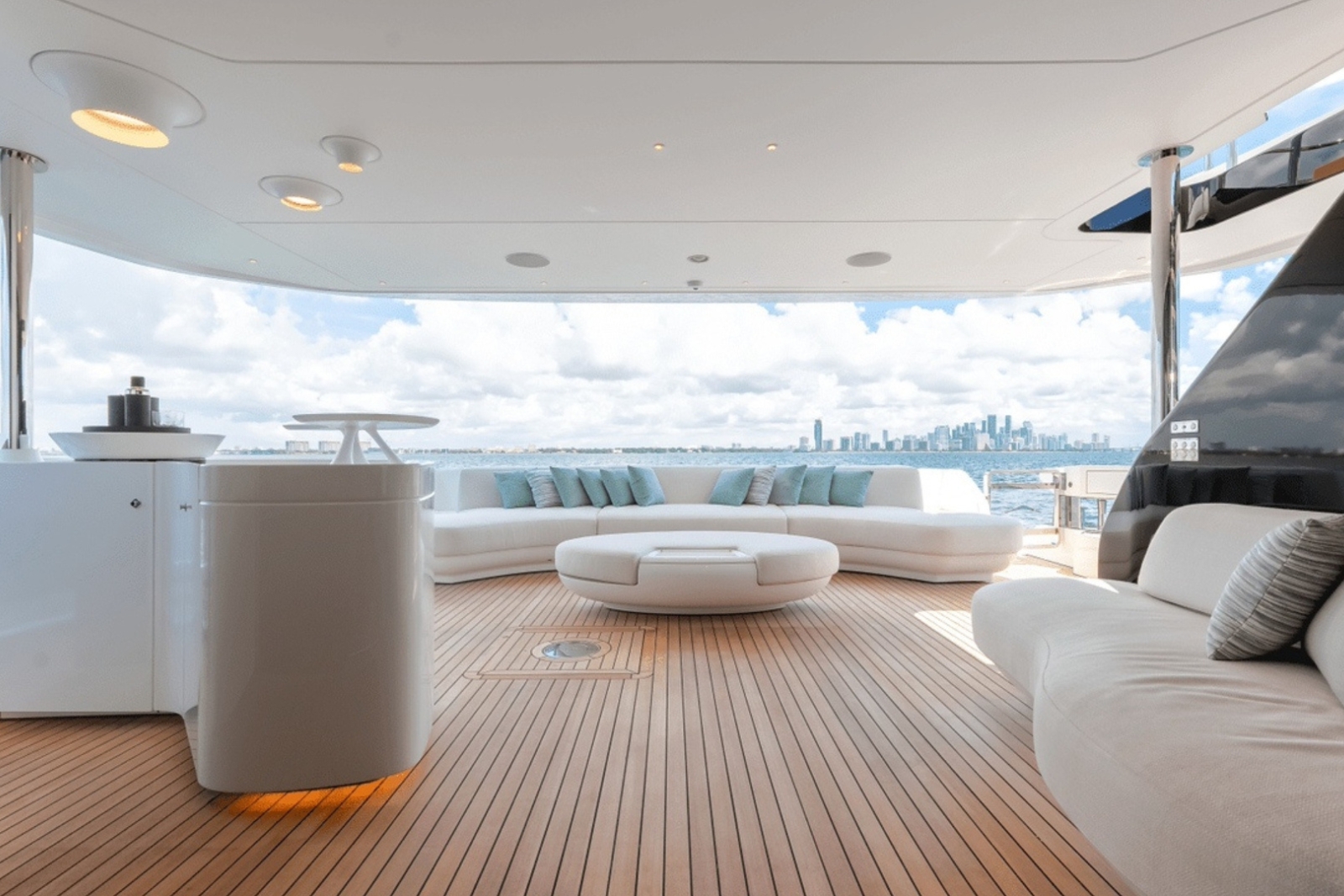 118' Azimut 11 yacht charter Miami photo 8