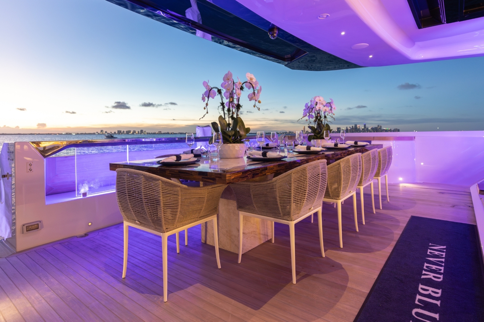 120' Custom Line yacht charter Miami photo 6