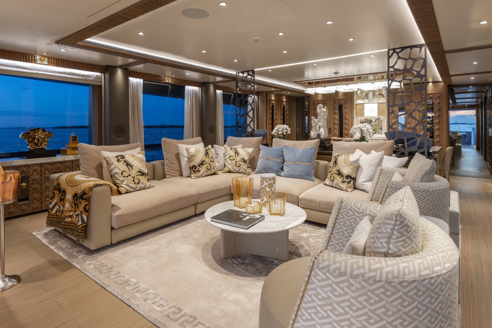 120' Custom Line yacht charter Miami photo 8