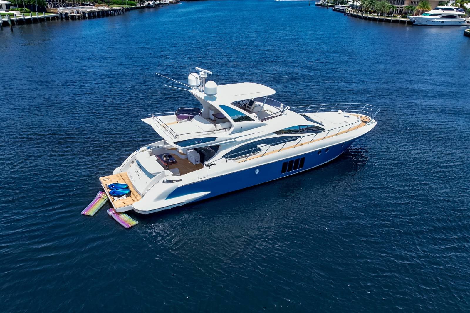 64' Azimut FTL yacht charter Miami photo 2