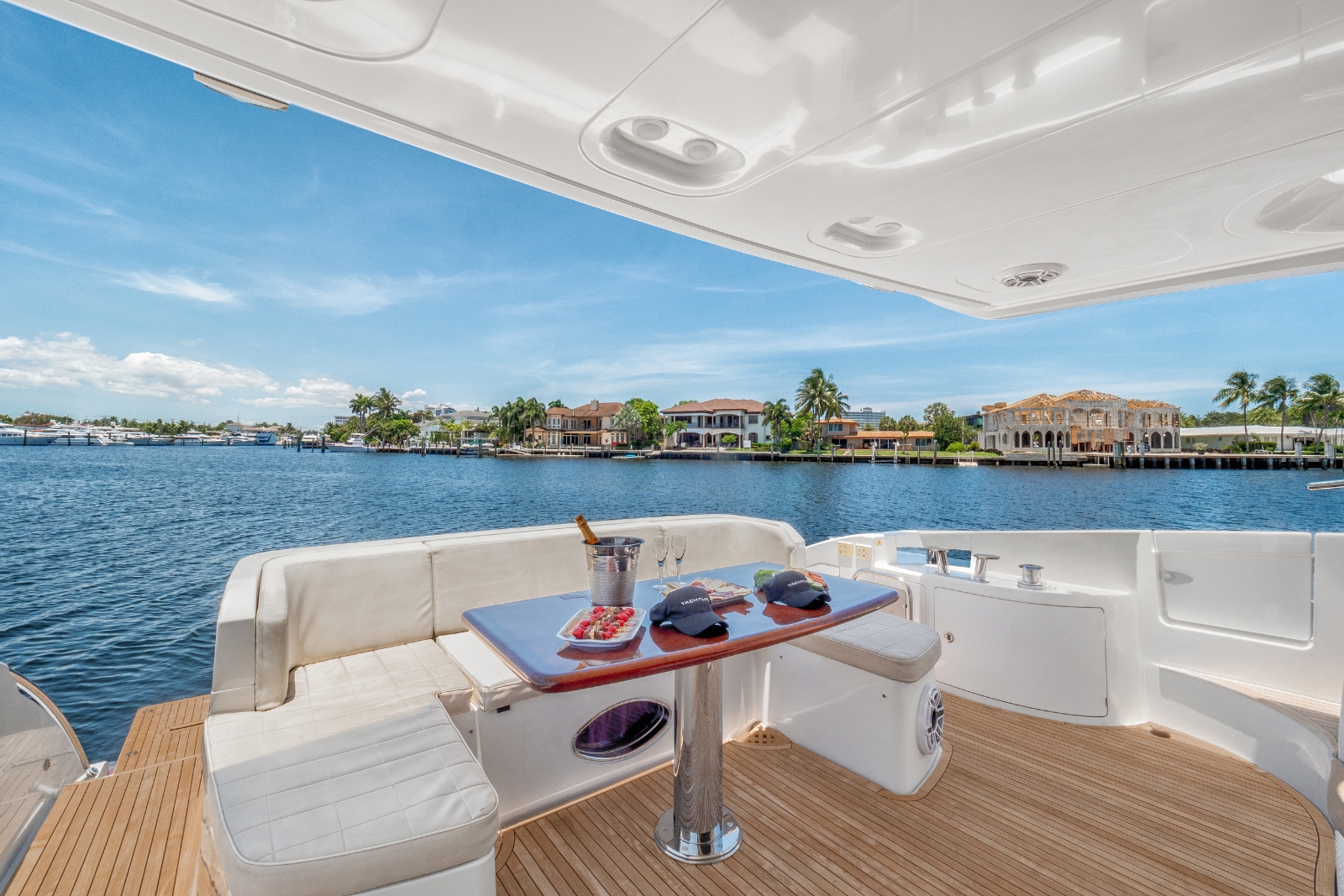 64' Azimut FTL yacht charter Miami photo 3