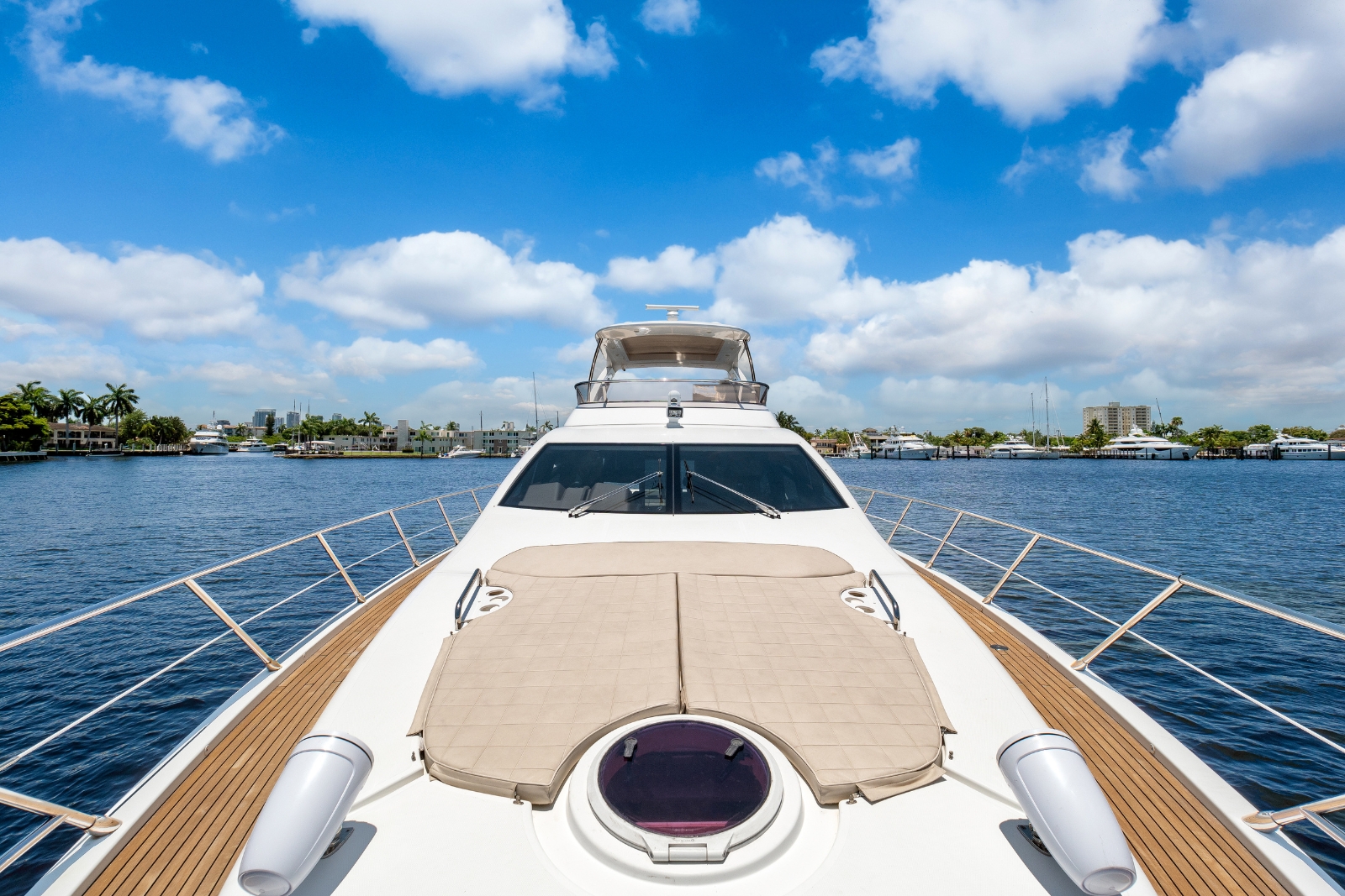 64' Azimut FTL yacht charter Miami photo 4