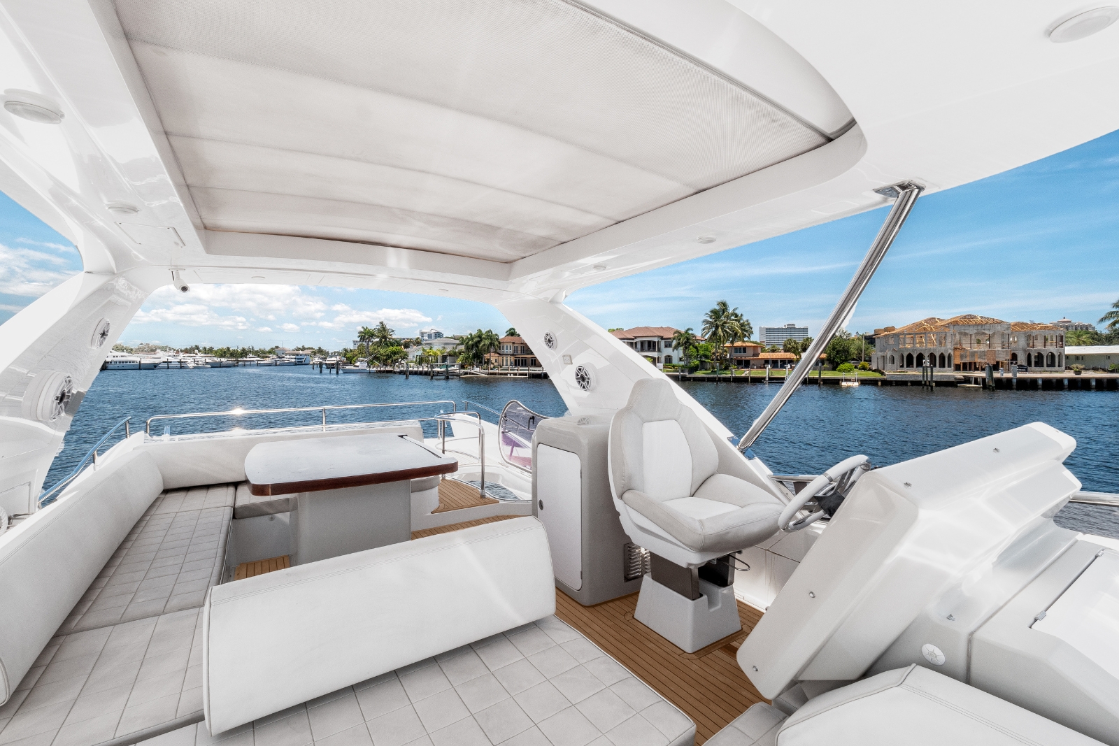 64' Azimut FTL yacht charter Miami photo 6