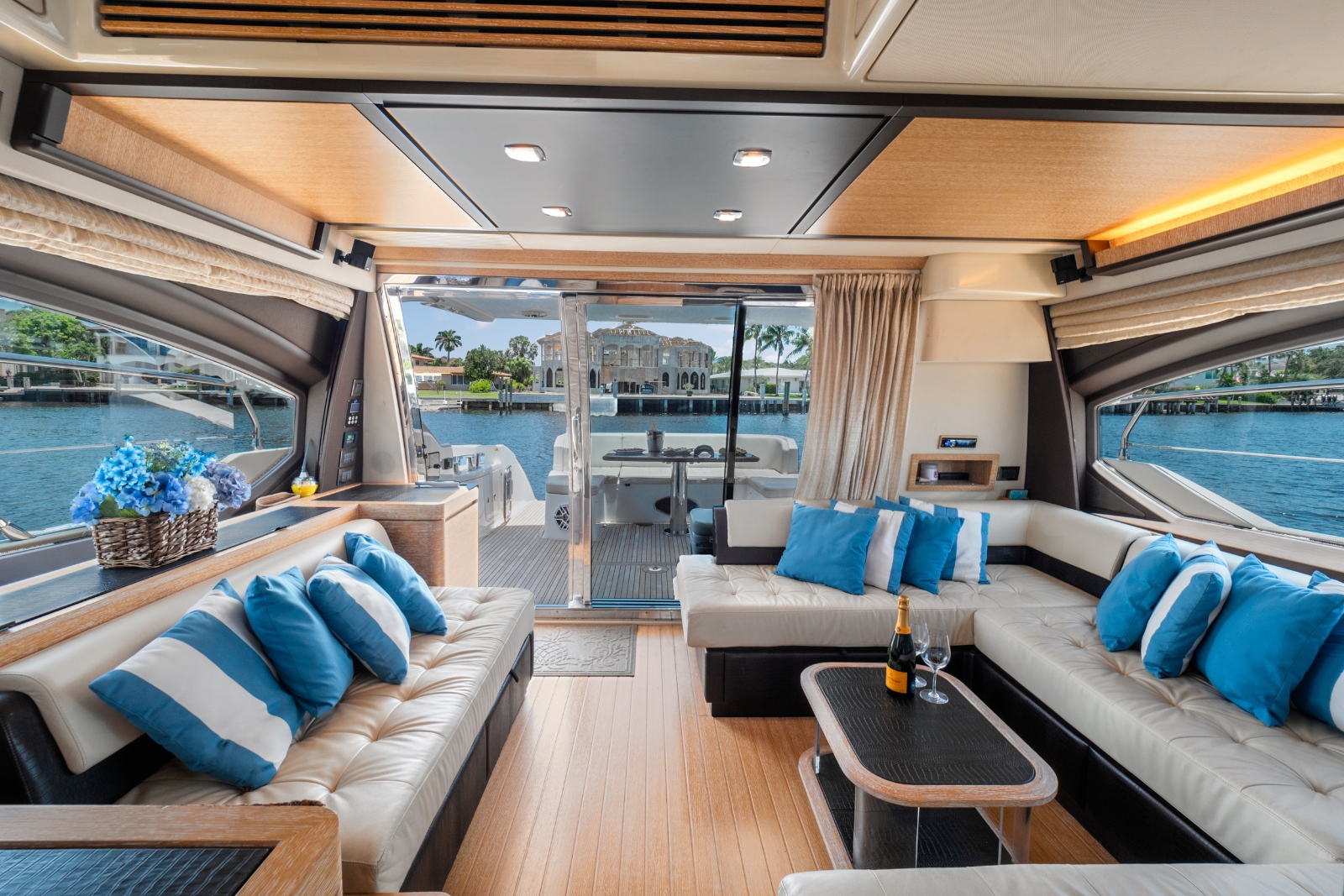 64' Azimut FTL yacht charter Miami photo 7