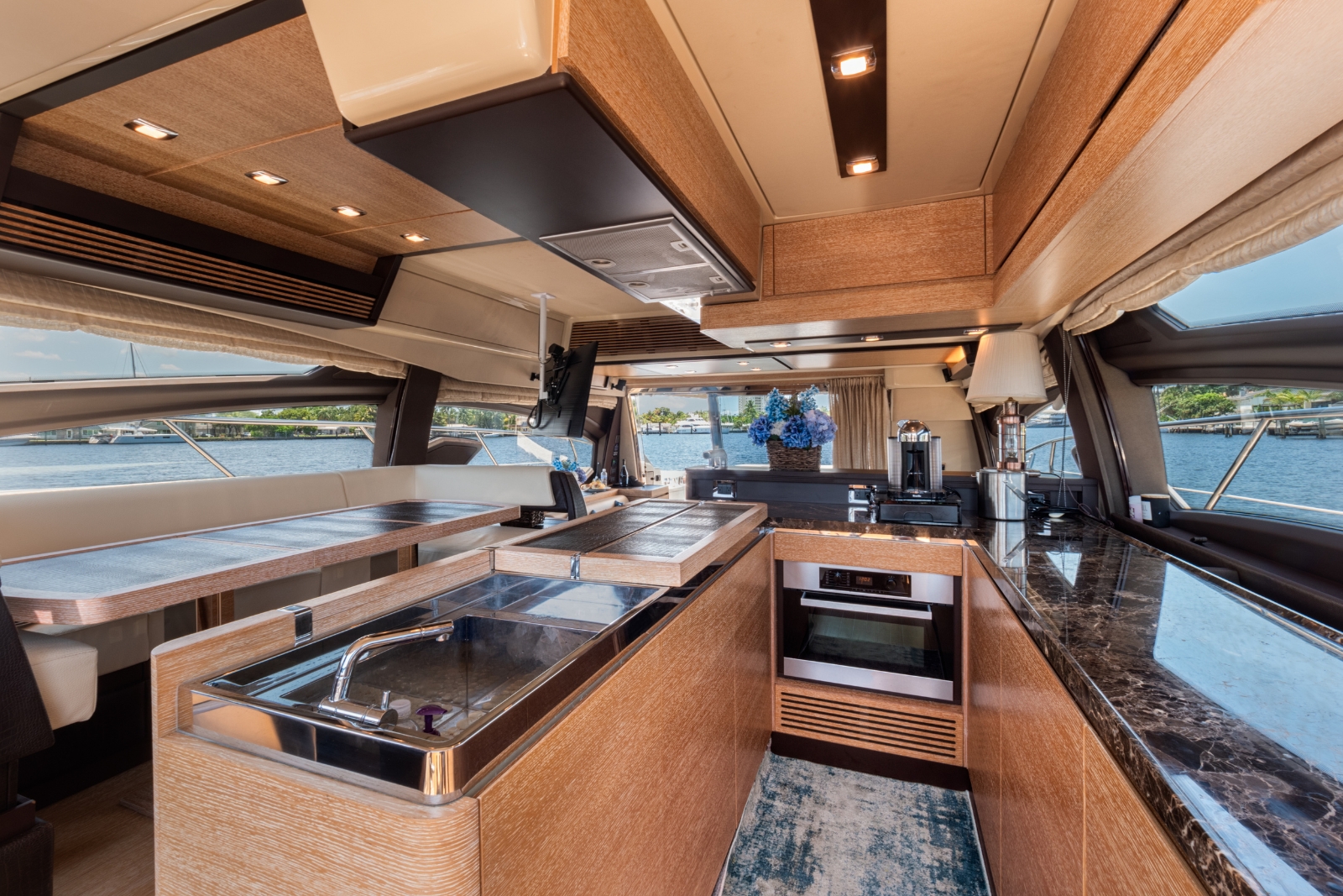 64' Azimut FTL yacht charter Miami photo 8
