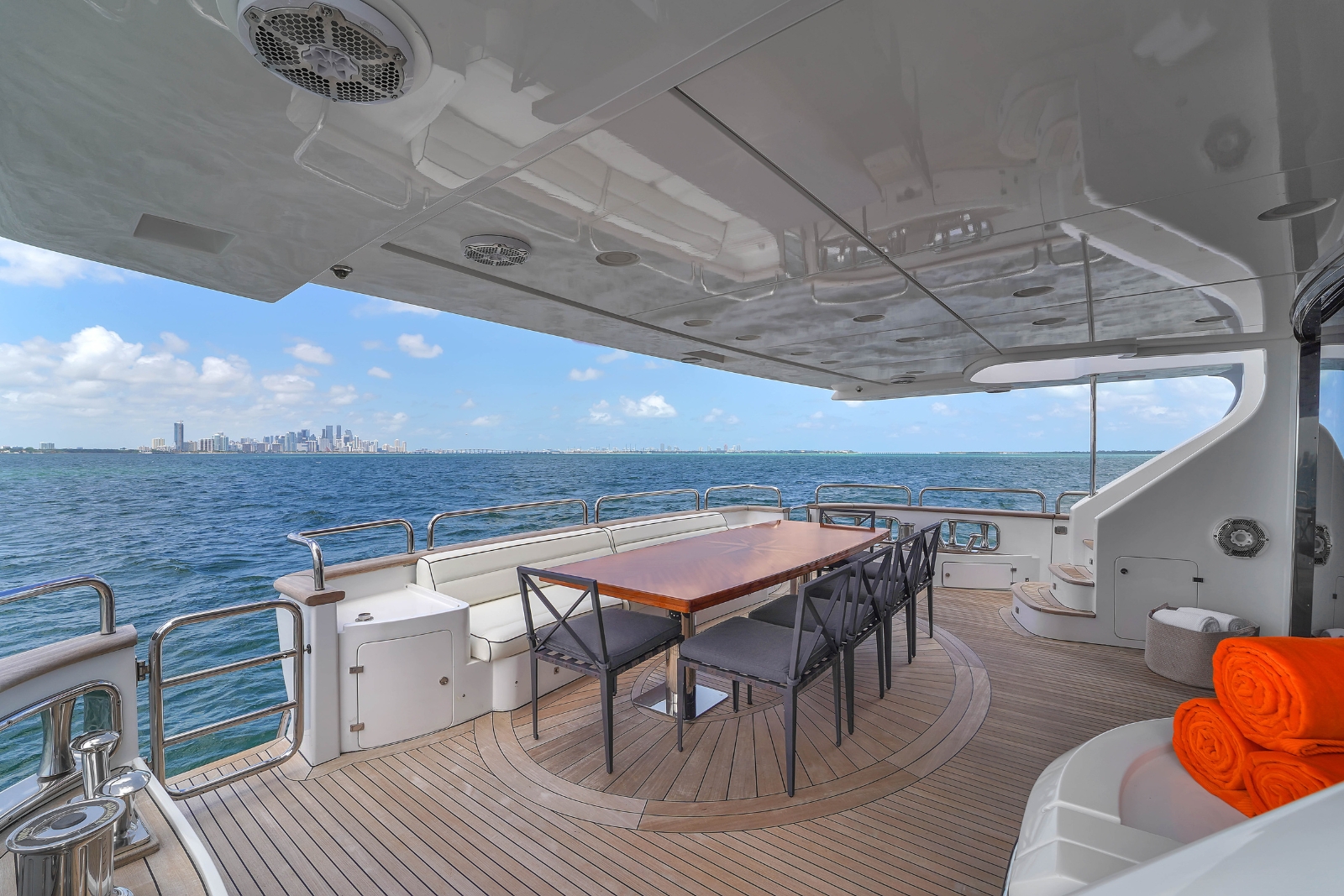 105' Azimut D yacht charter Miami photo 4
