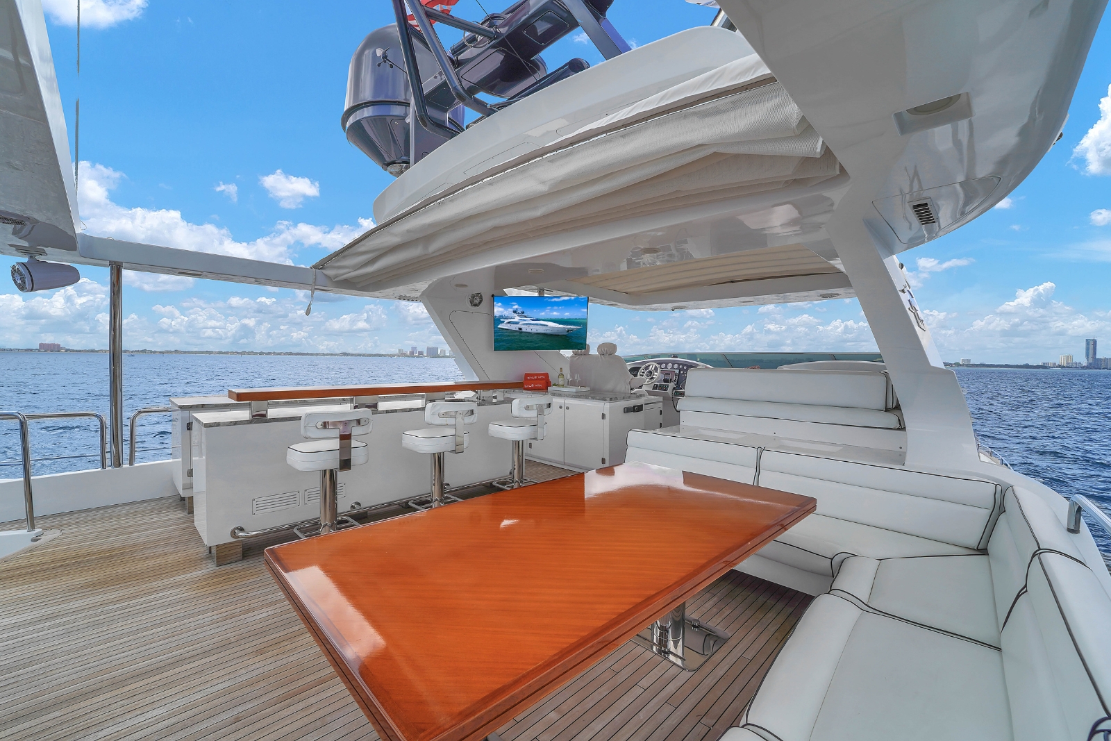 105' Azimut D yacht charter Miami photo 7