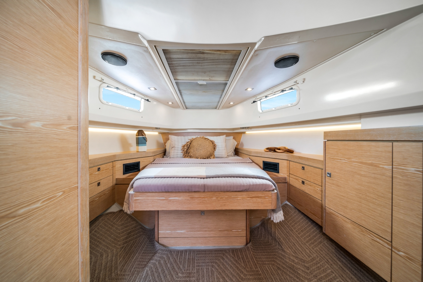 40' Fjord yacht charter Miami photo 4