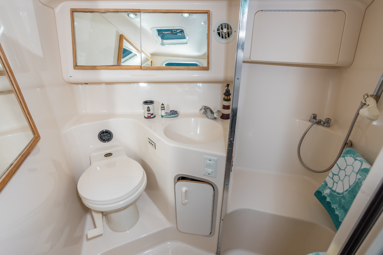 42' Sea Ray yacht charter Miami photo 8