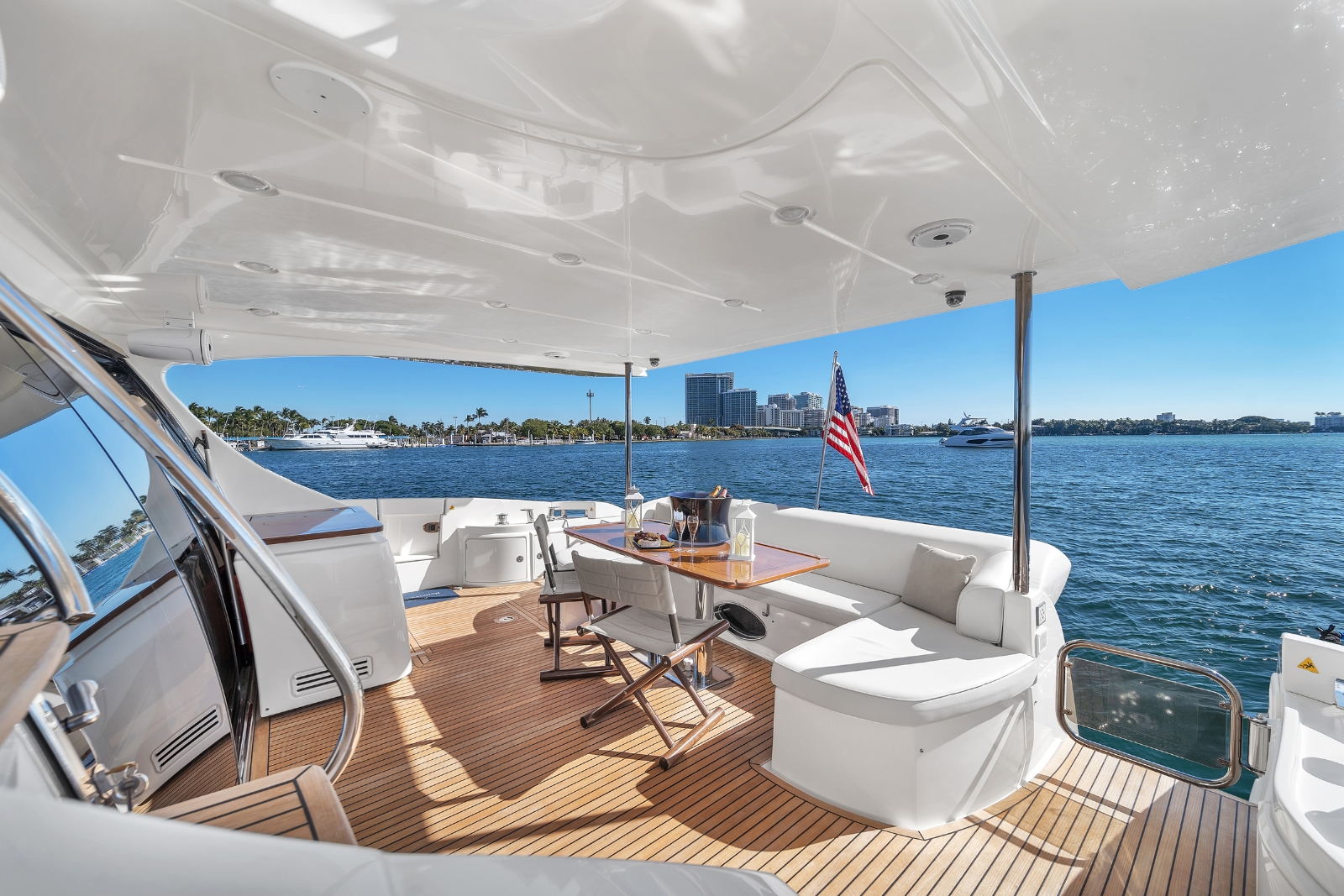 70' Azimut L2 yacht charter Miami photo 5