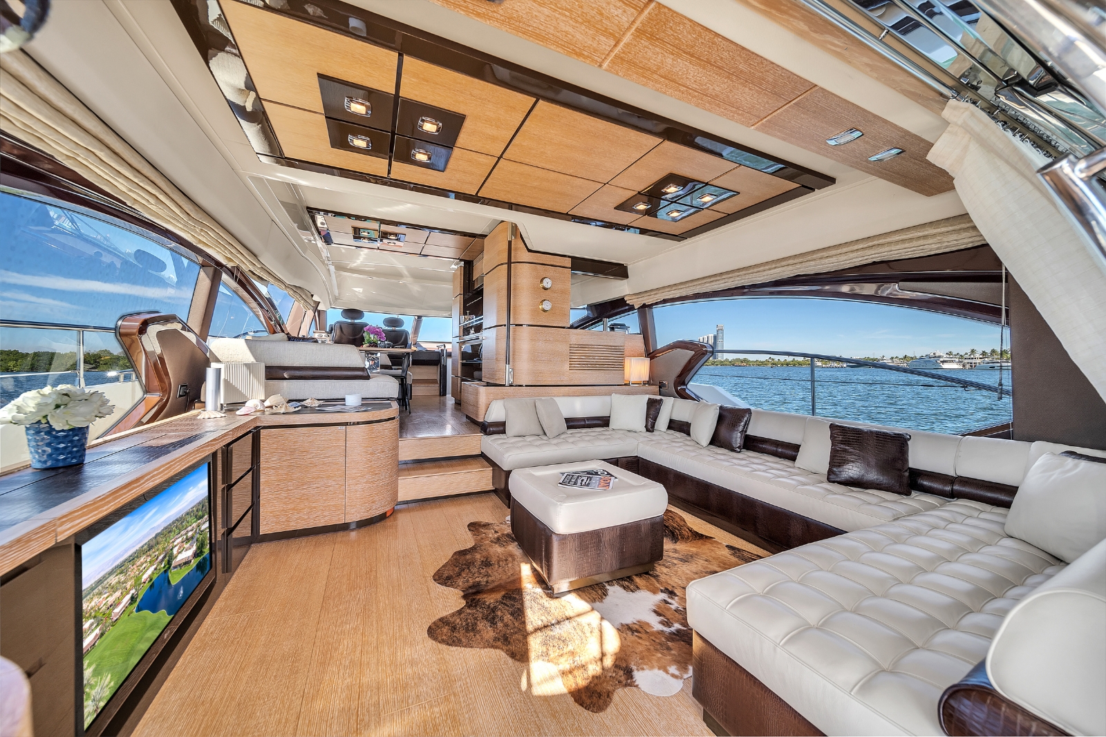 70' Azimut L2 yacht charter Miami photo 6