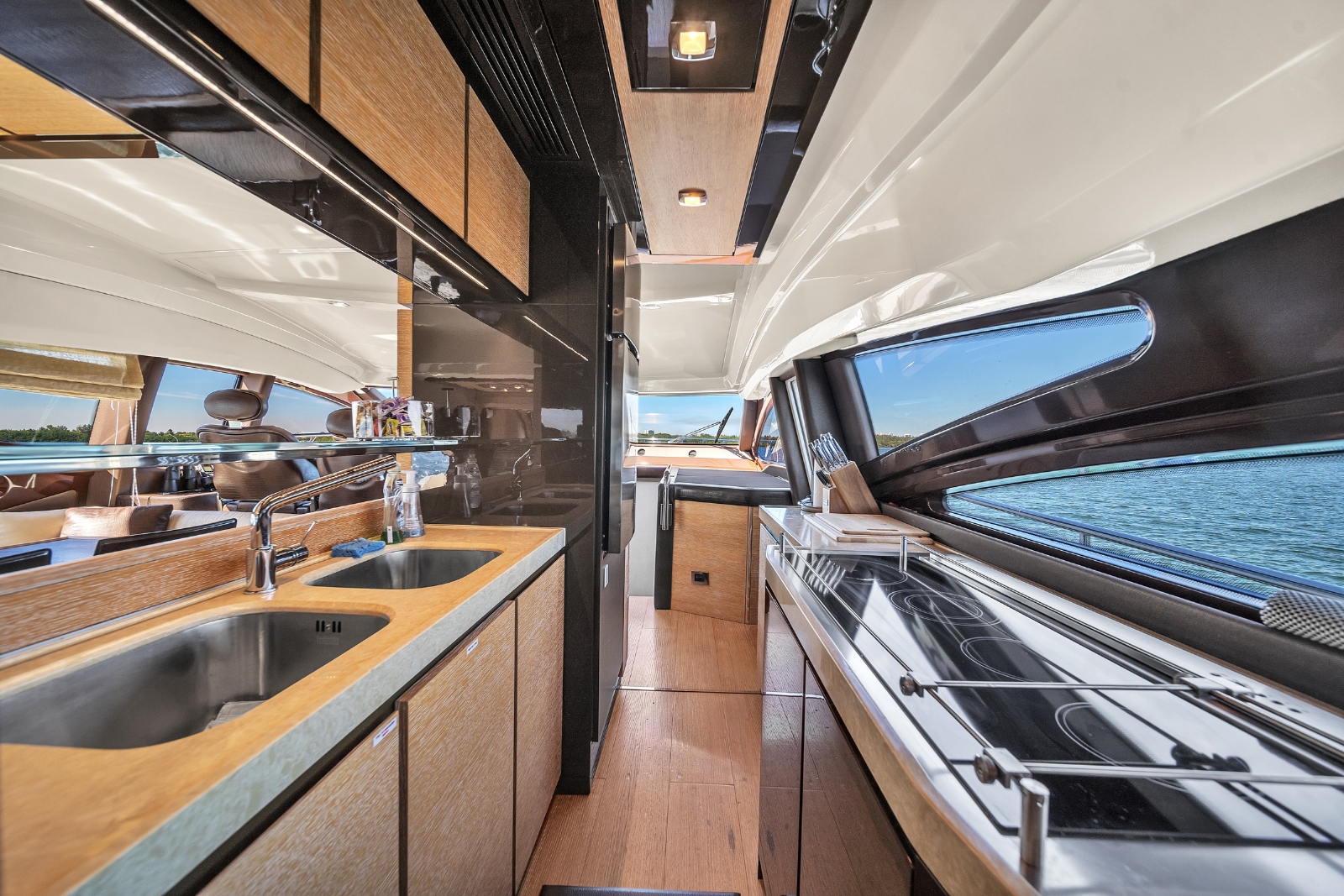 70' Azimut L2 yacht charter Miami photo 8