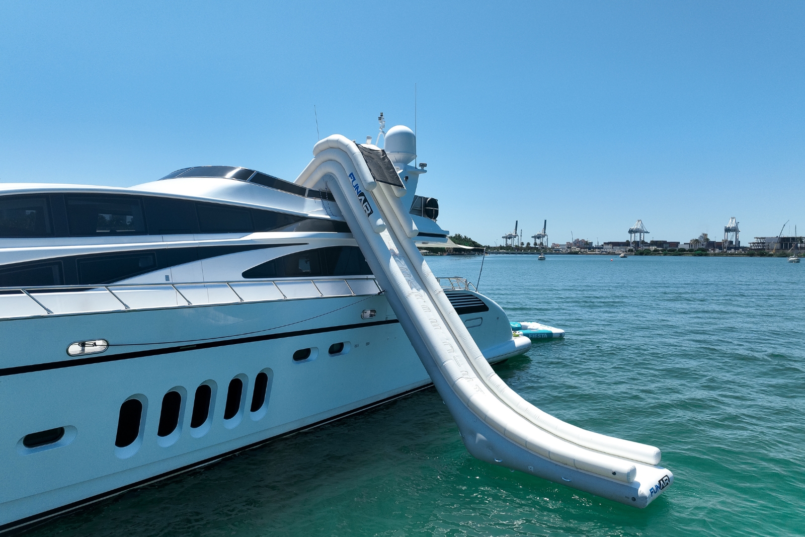 105' Carp yacht charter Miami photo 2