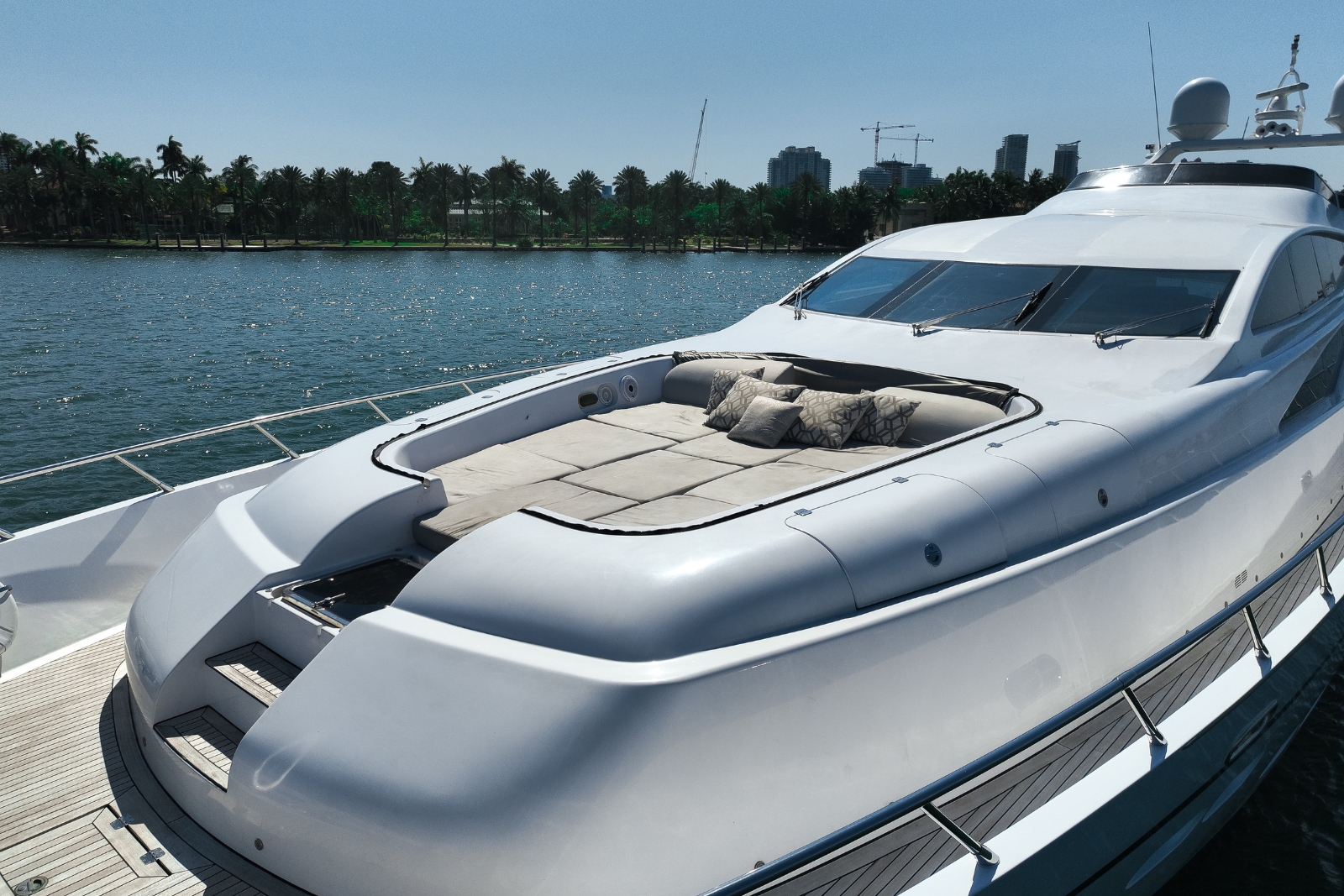 105' Carp yacht charter Miami photo 5