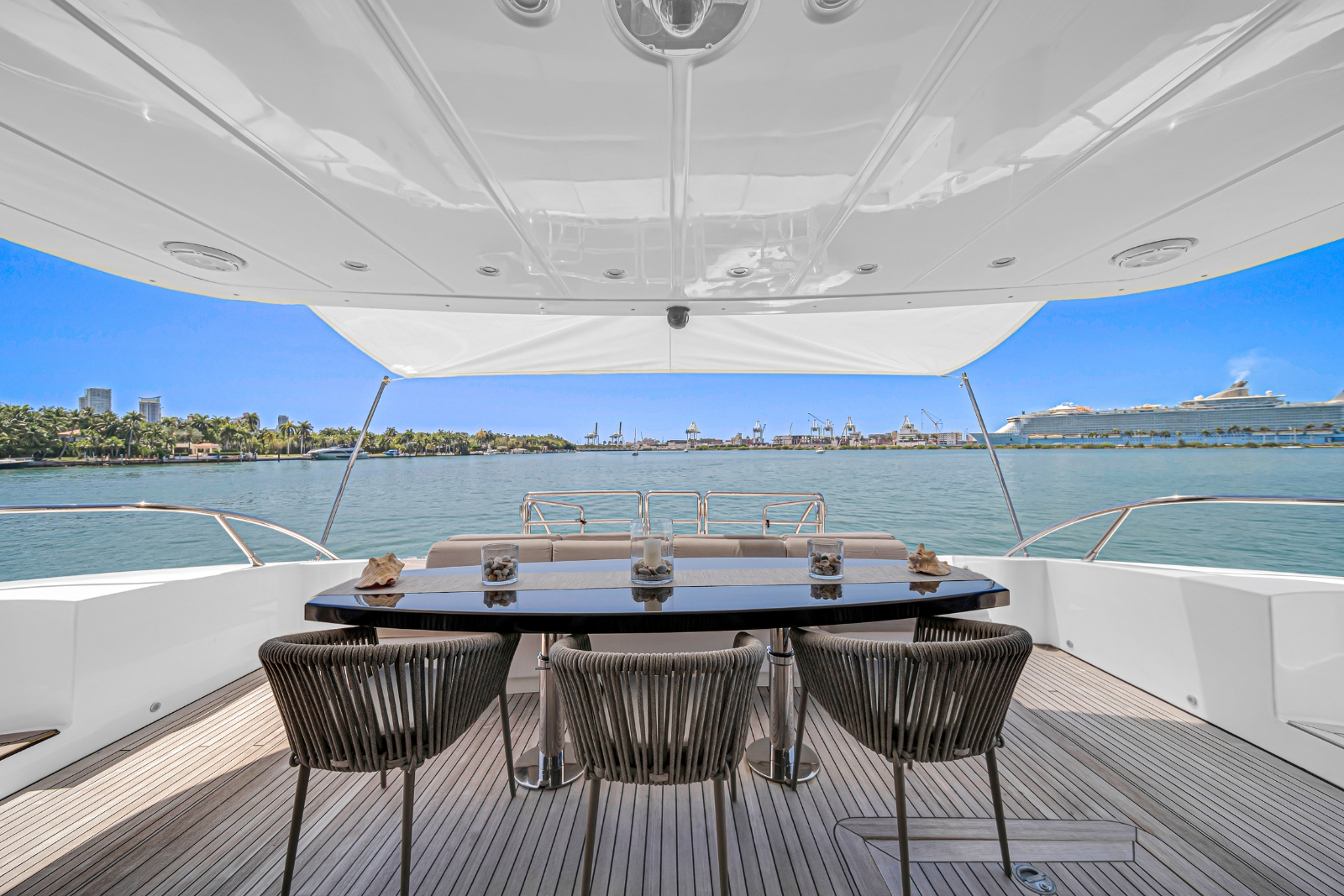 105' Carp yacht charter Miami photo 7
