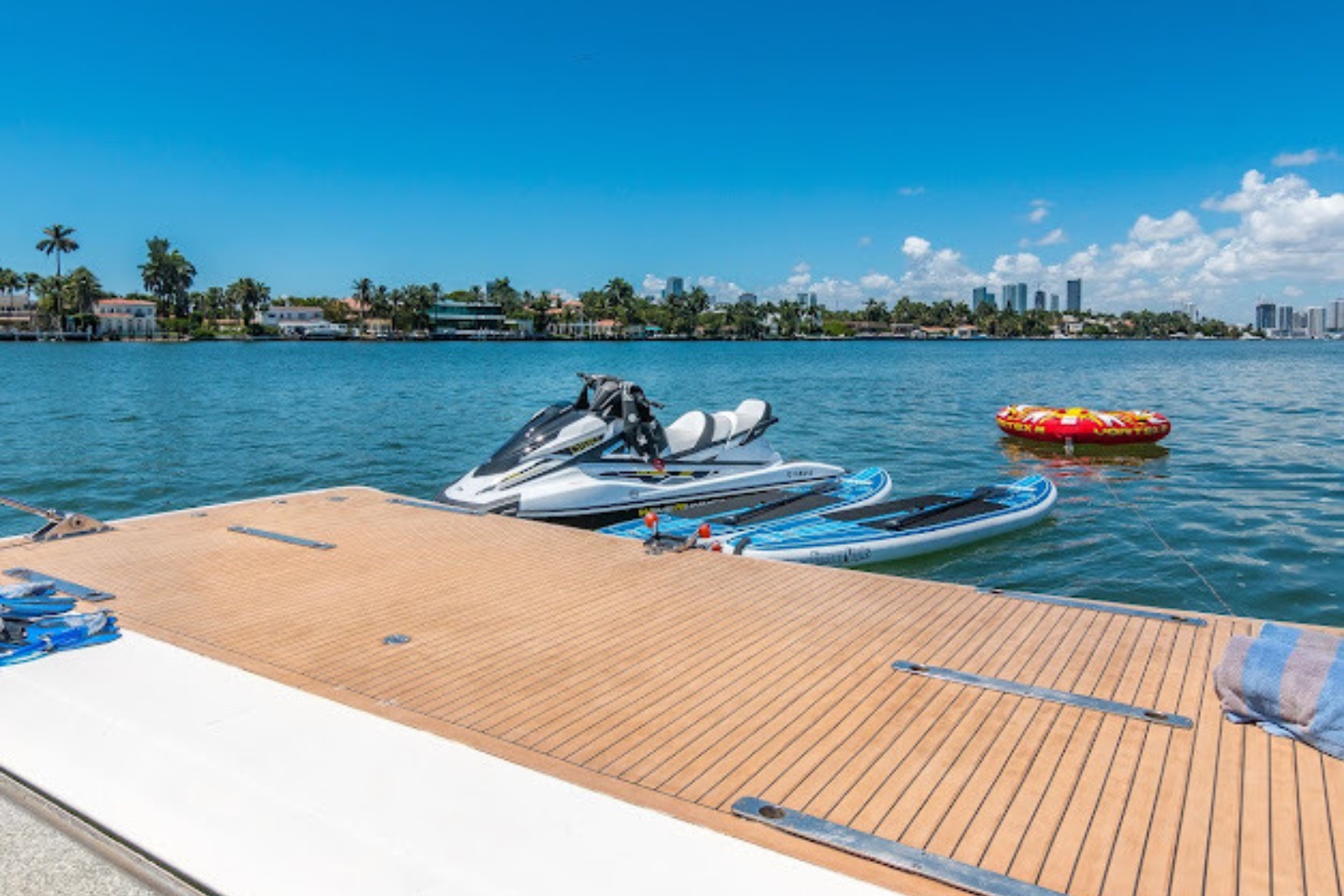 110' Horizon yacht charter Miami photo 5