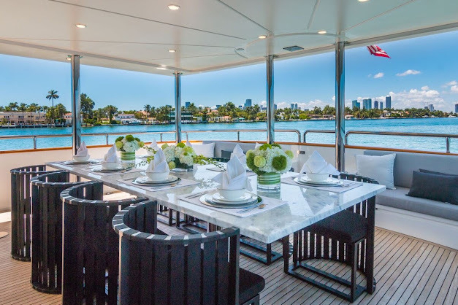 110' Horizon yacht charter Miami photo 7