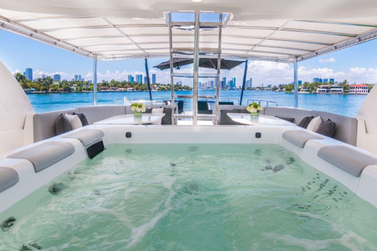 110' Horizon yacht charter Miami photo 8