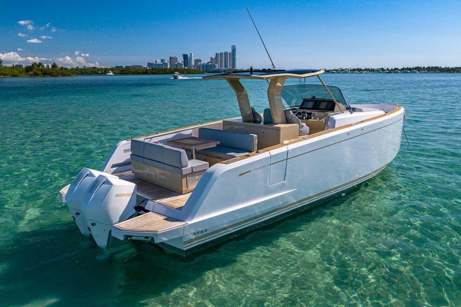 38' Pardo 2022 yacht charter Miami photo 2