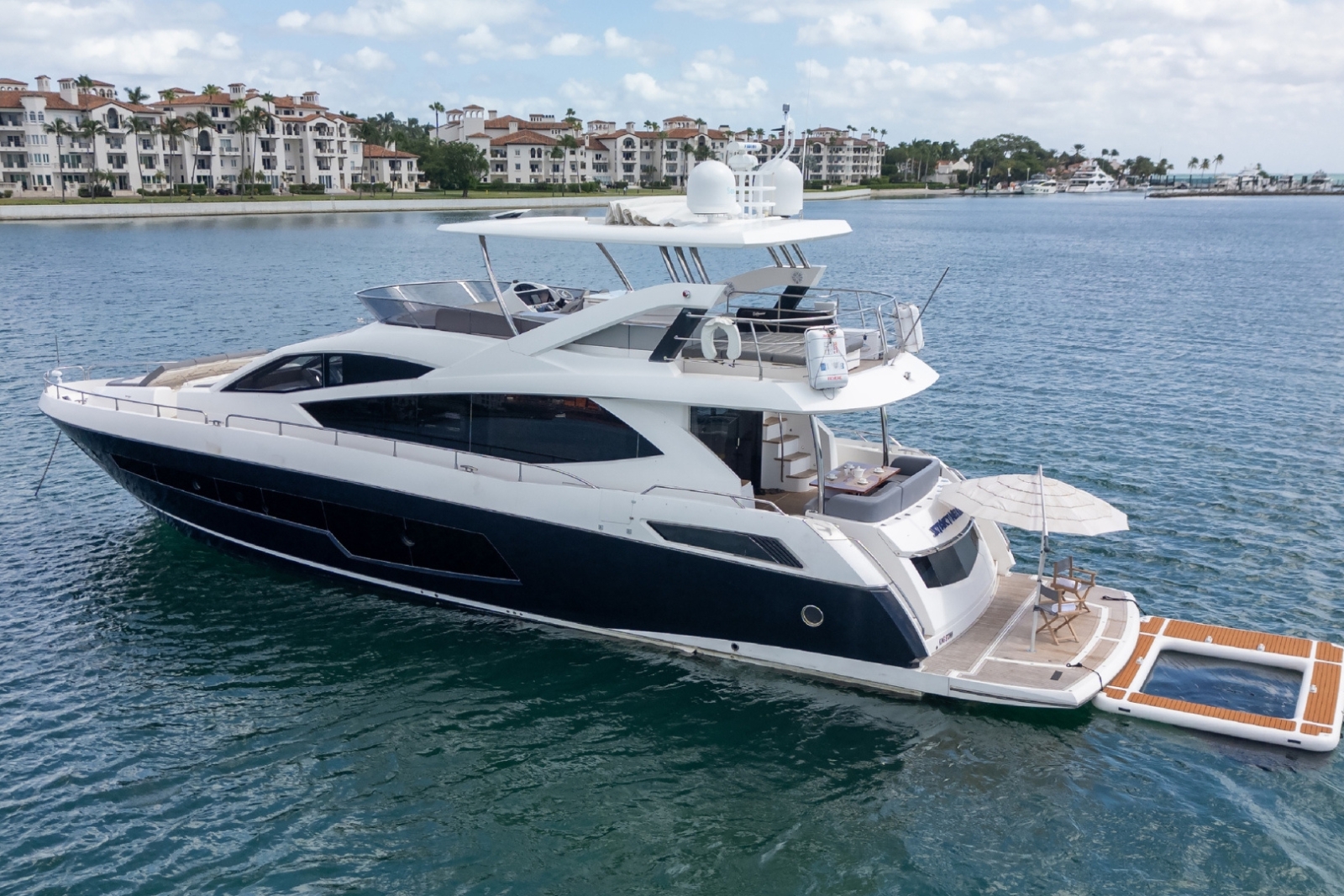 80' Sunseeker D yacht charter Miami photo 2