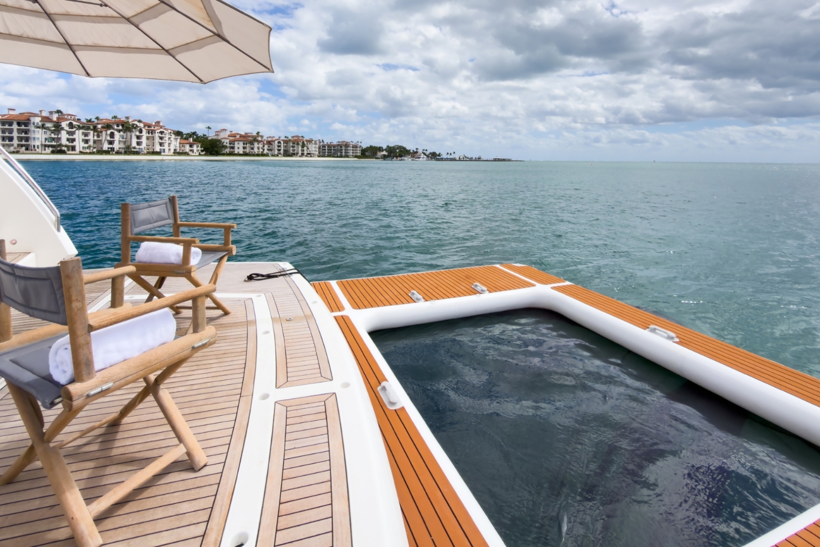 80' Sunseeker D yacht charter Miami photo 4