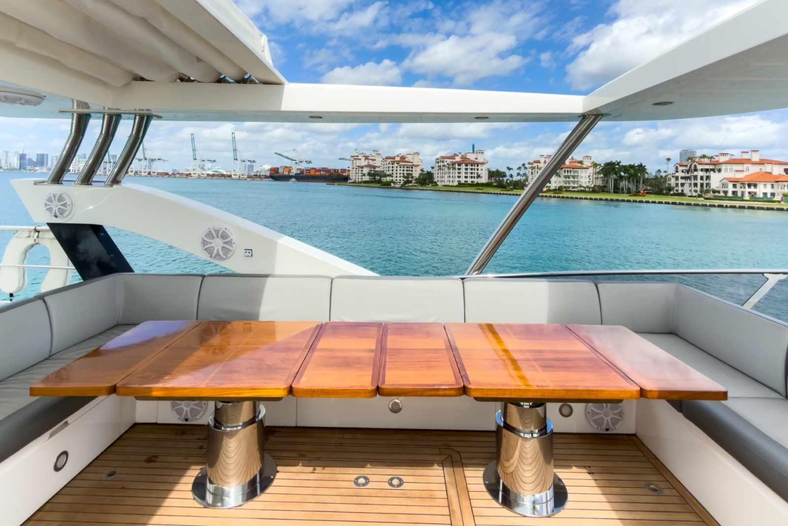 80' Sunseeker D yacht charter Miami photo 7