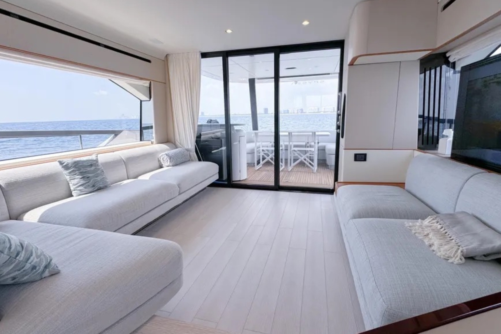 70' Azimut E 2023 yacht charter Miami photo 7
