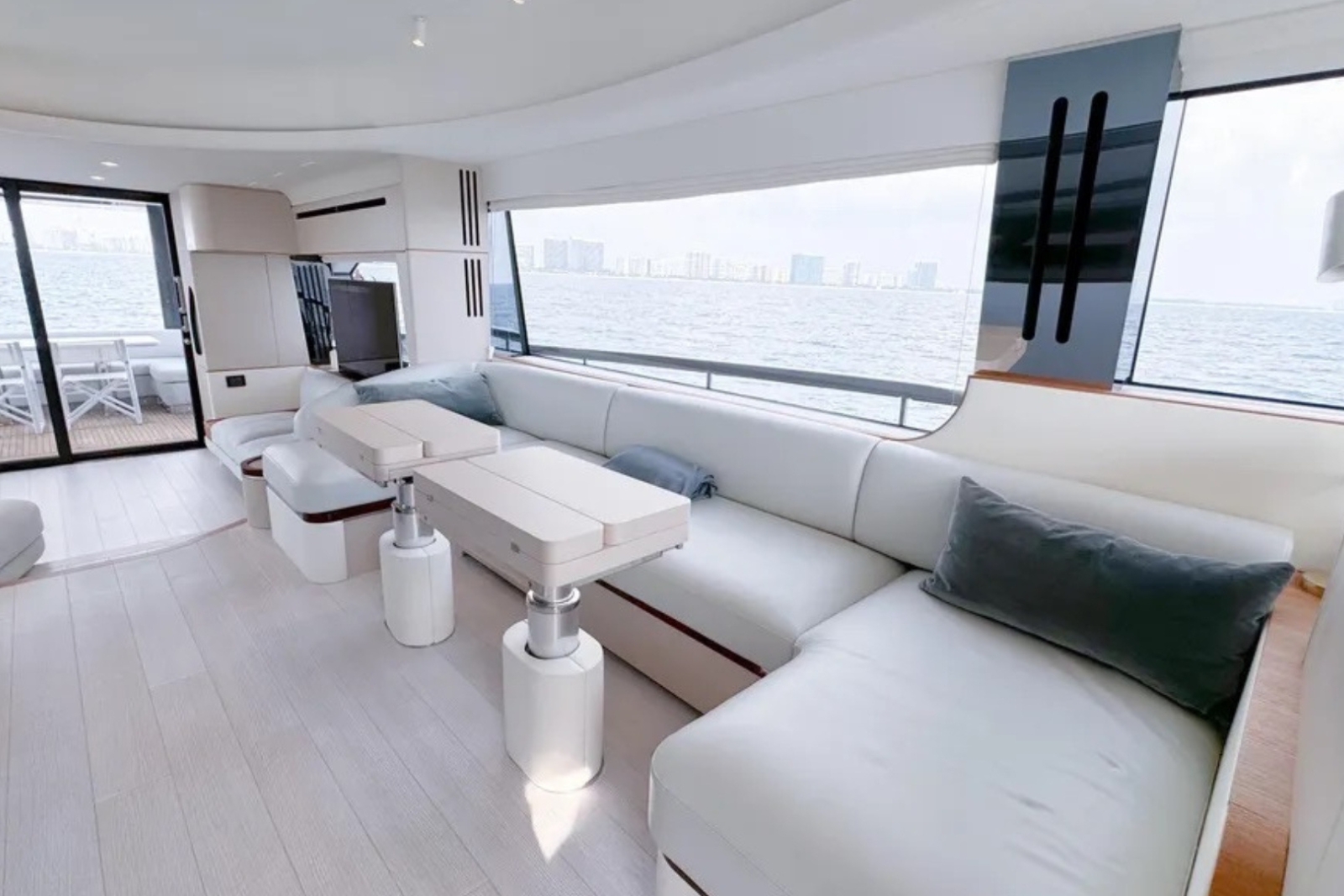 70' Azimut E 2023 yacht charter Miami photo 8