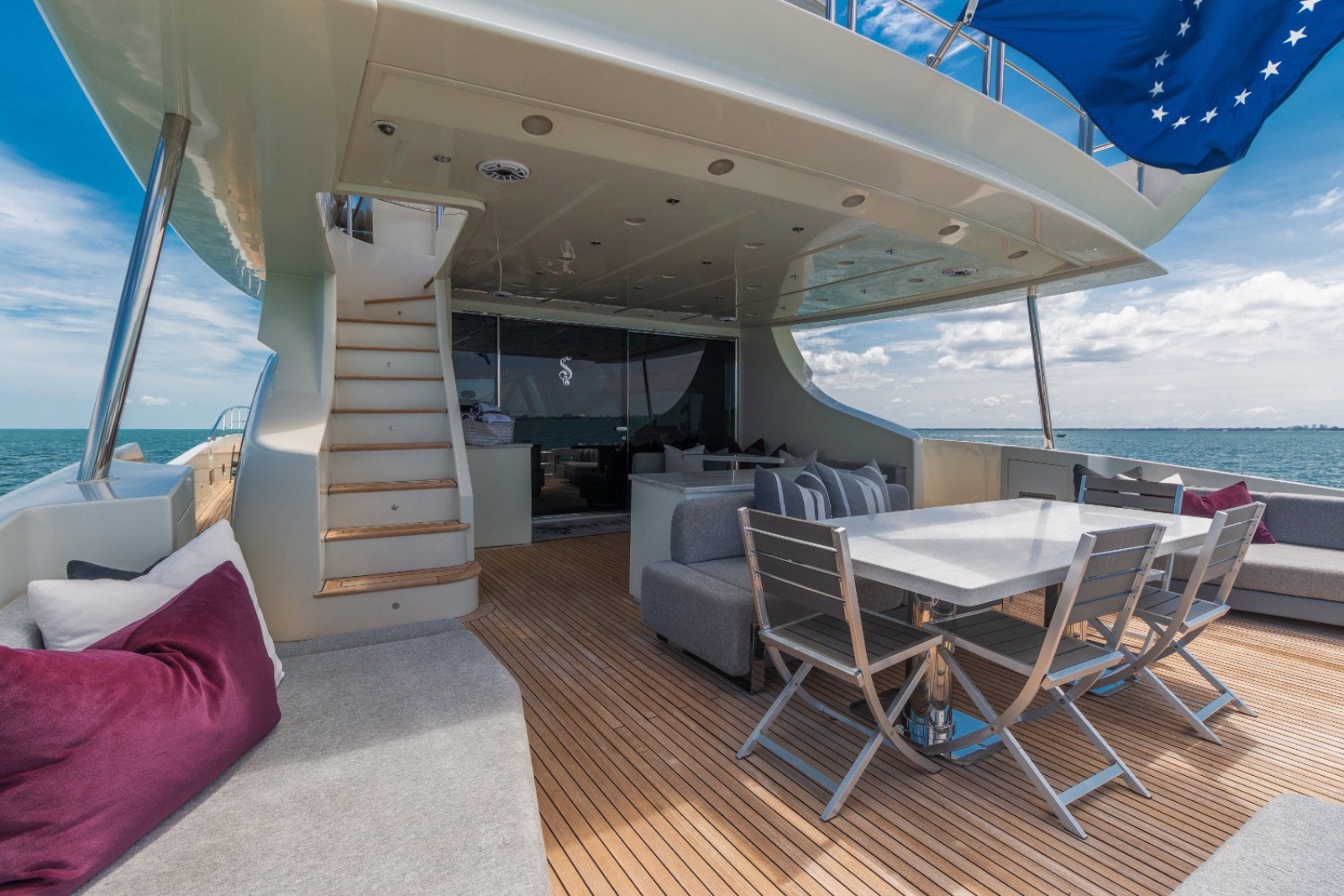 105' Azimut SCA yacht charter Miami photo 5