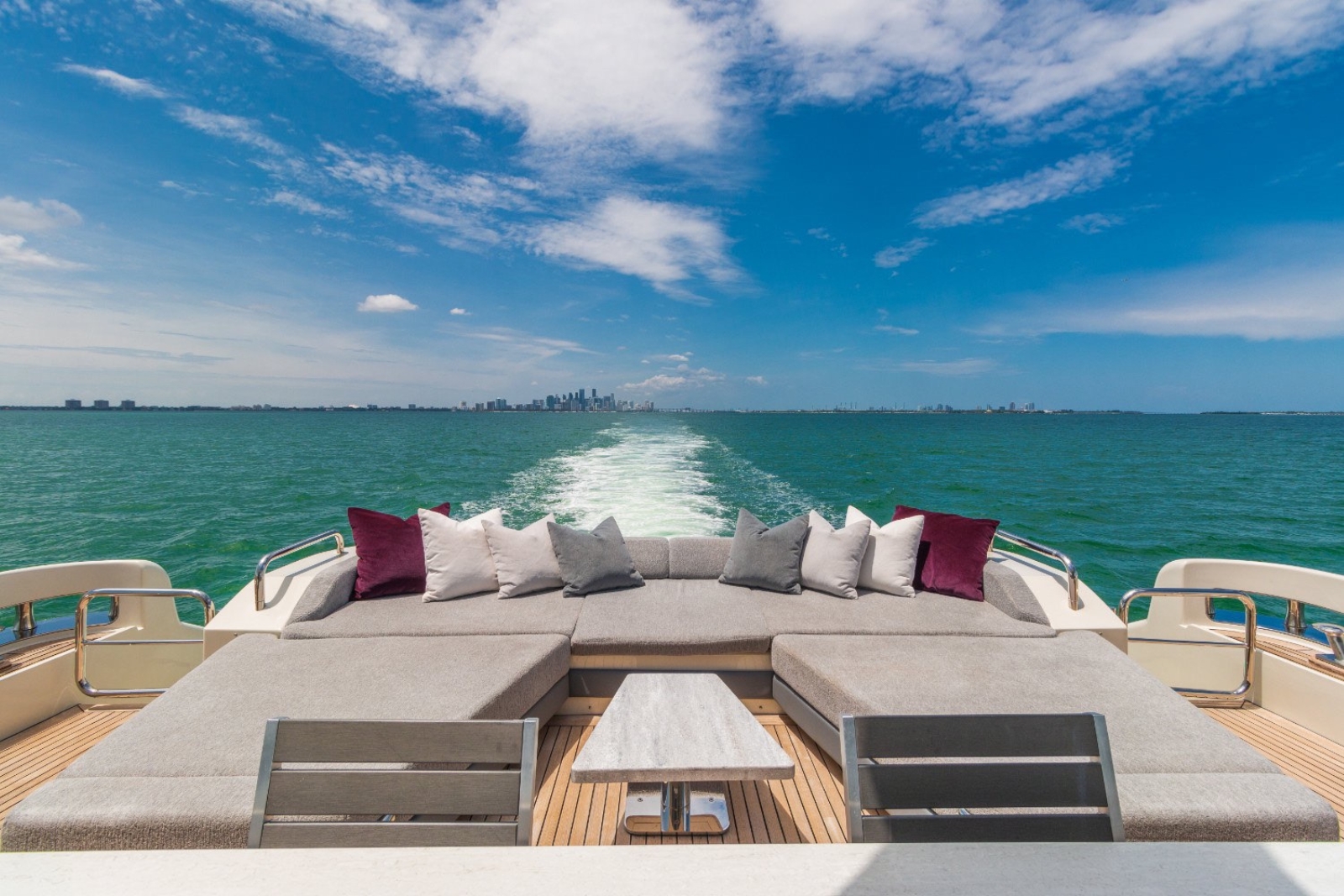 105' Azimut SCA yacht charter Miami photo 8