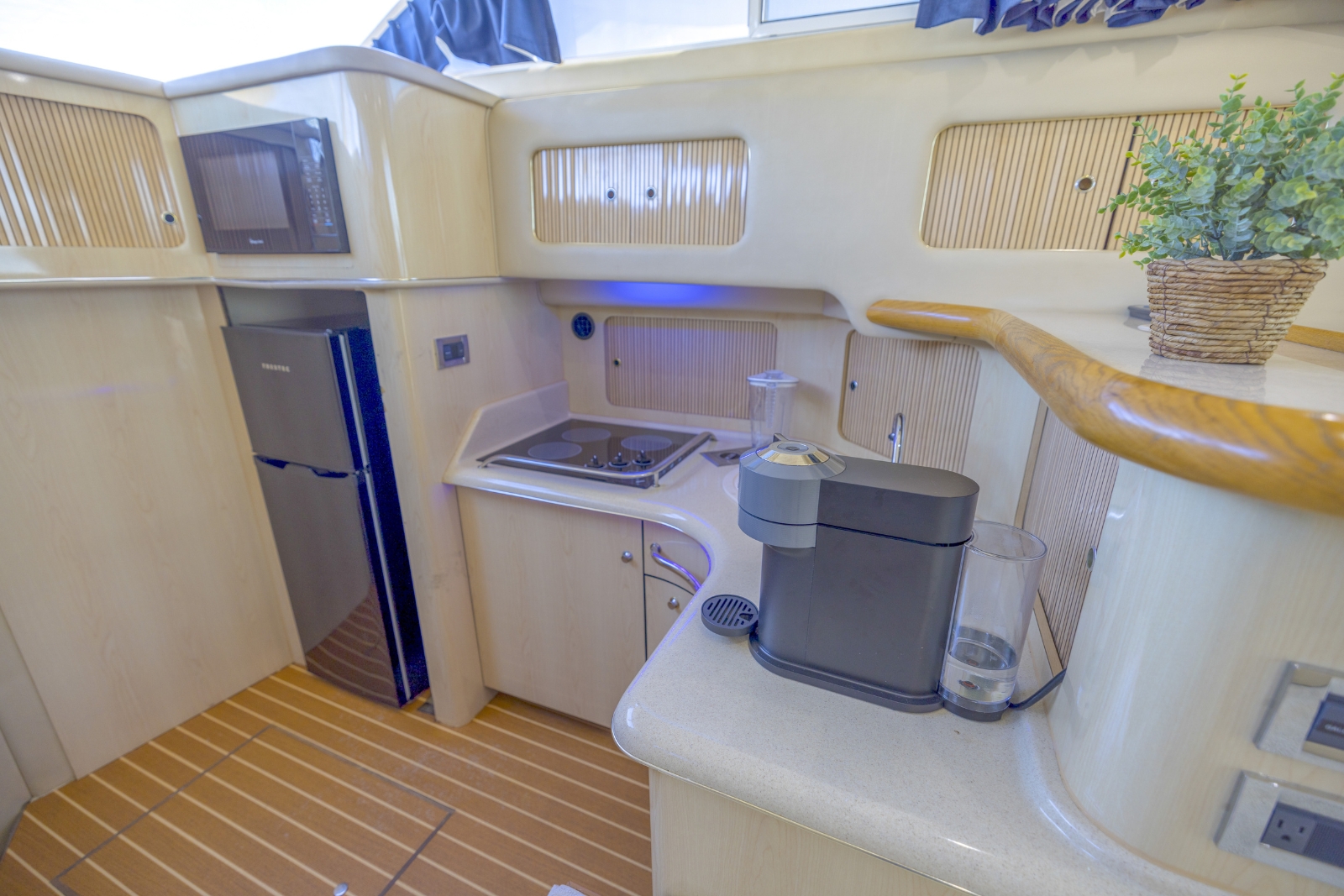 44' Sea Ray yacht charter Miami photo 5